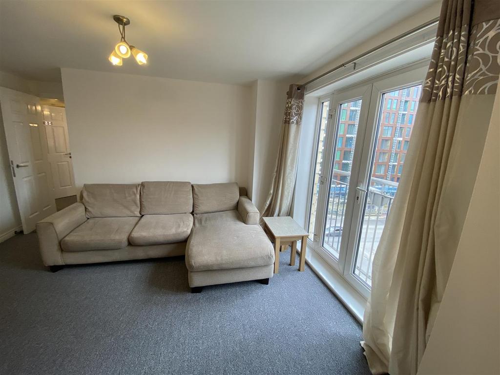 Fusion 6, Salford 2 bed apartment £1,100 pcm (£254 pw)