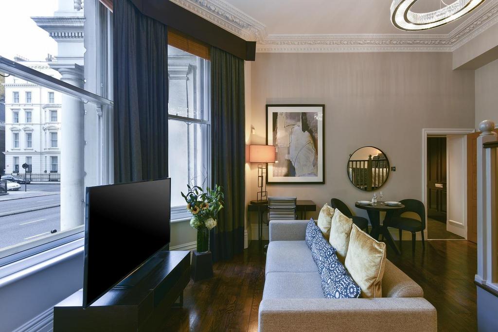 Studio Deluxe.jpg