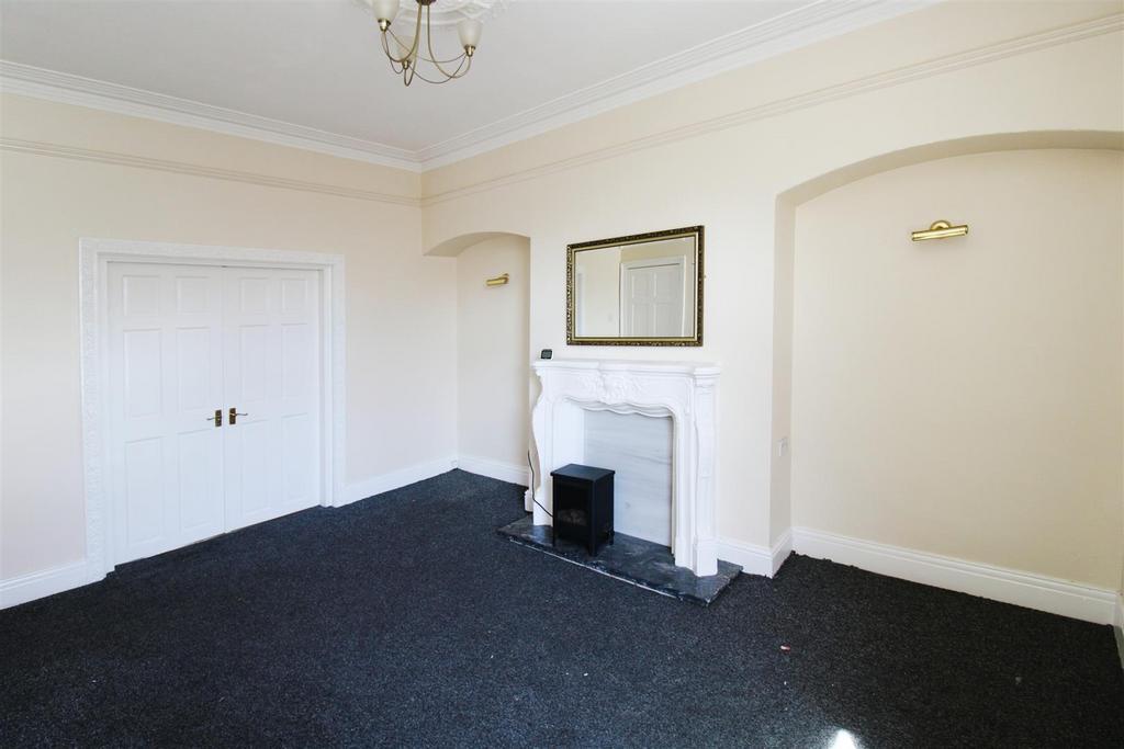 Stanhope Road, South Shields 4 bed flat £100,000
