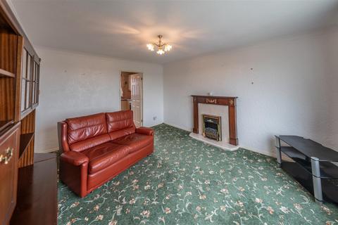 2 bedroom flat for sale - Lupin Close, Chapel Park