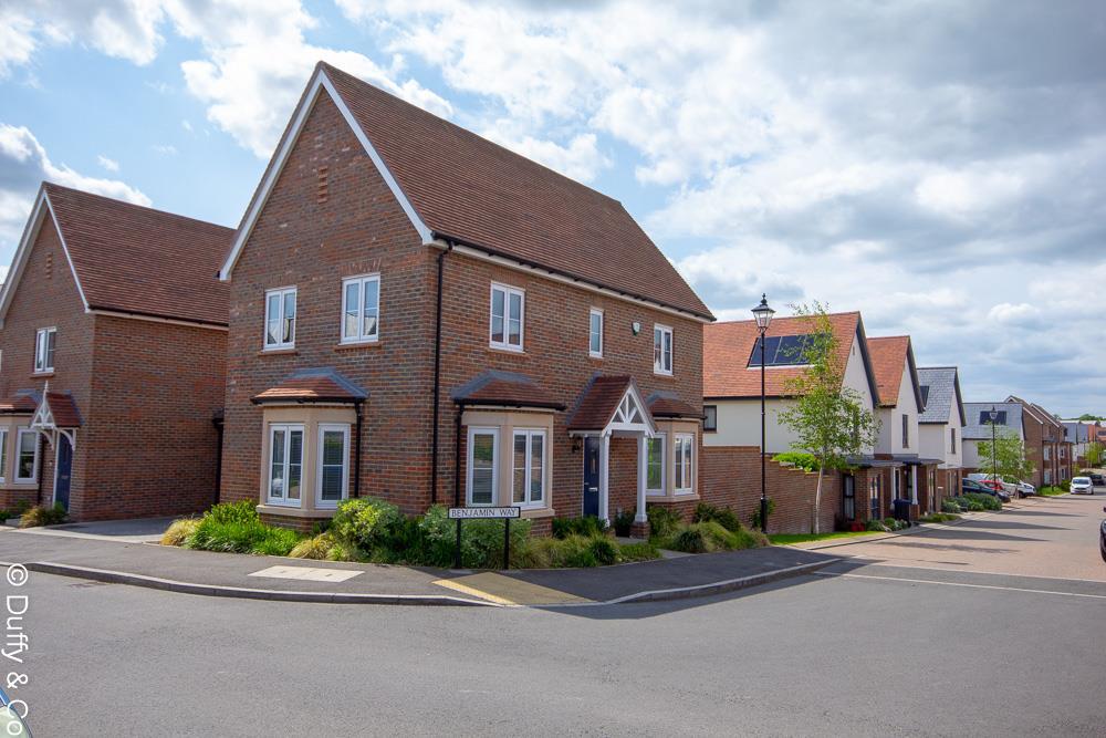 Benjamin Way, Burgess Hill 3 bed detached house £1,900 pcm (£438 pw)