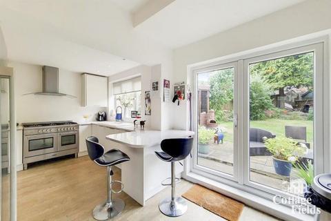 176 Clay Hill, Enfield, EN2 9AL