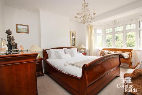 176 Clay Hill, Enfield, EN2 9AL