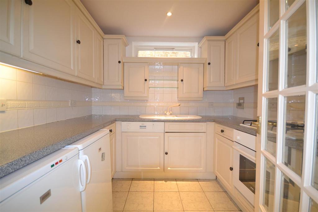 Newry Road, St Margarets 3 bed detached house to rent £2,900 pcm (£