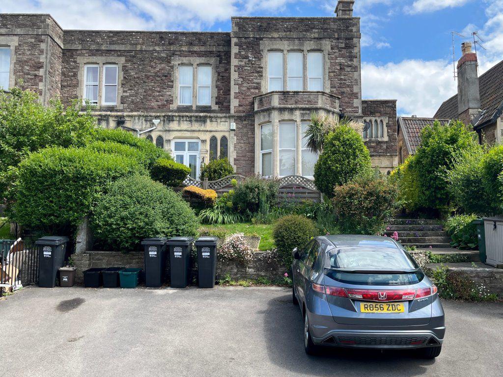 Woodhill Road, Portishead Bristol... 2 bed flat £1,425 pcm (£329 pw)