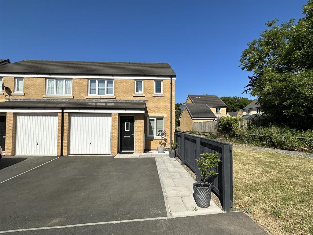 Gatehouse View, Pembroke 3 bed semidetached house for sale £210,000