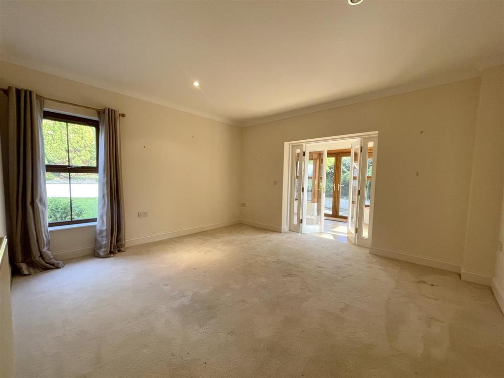 Dining Room/Secondary Lounge