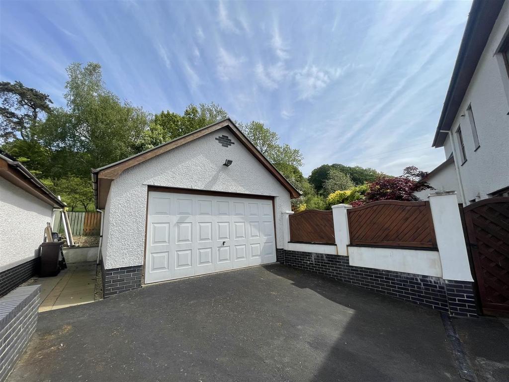 Detached Garage