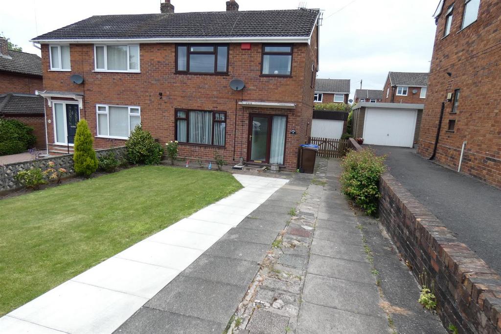 Maple Close, Cheadle, Stoke On Trent 3 bed semidetached house £186,000