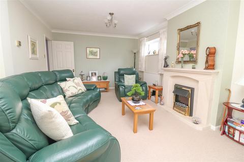 4 Woodham Drive, Hatfield Peverel, Chelmsford, CM3 2RR