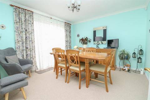 4 Woodham Drive, Hatfield Peverel, Chelmsford, CM3 2RR