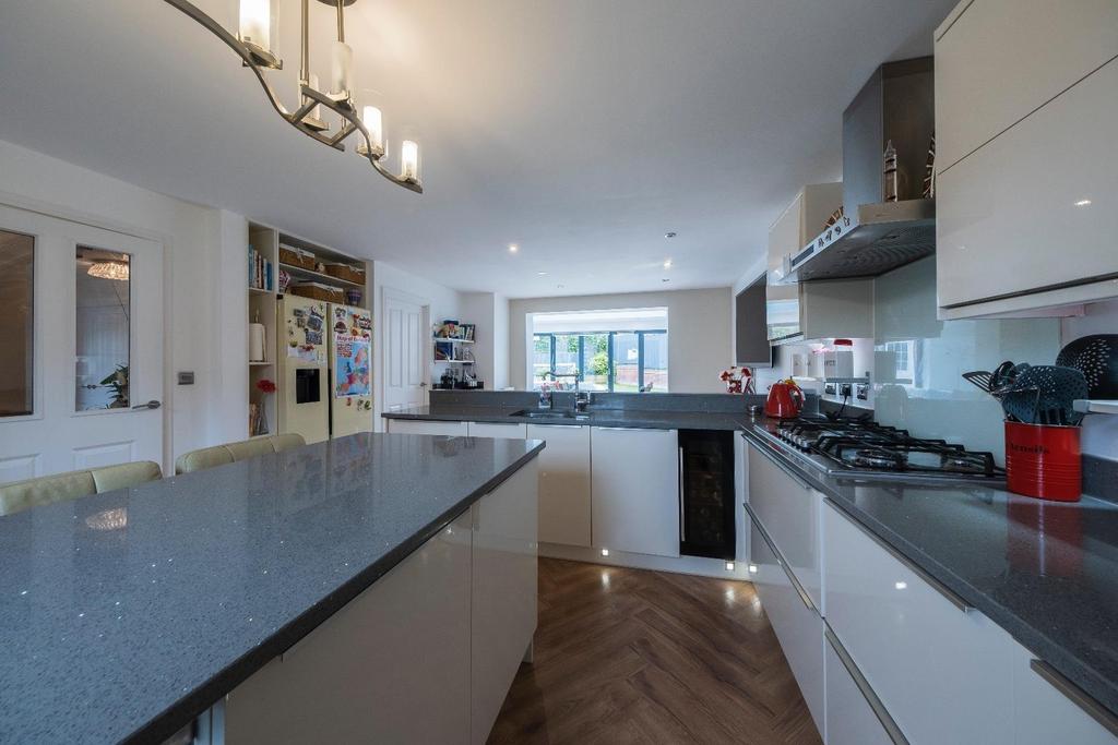 31 Hazelhurst Way-002.JPG