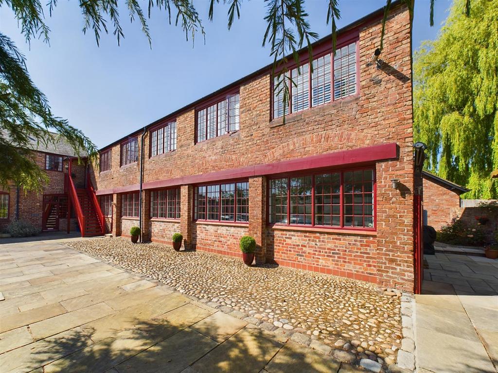 Park Lane, Pulford, Chester 3 bed character property £490,000