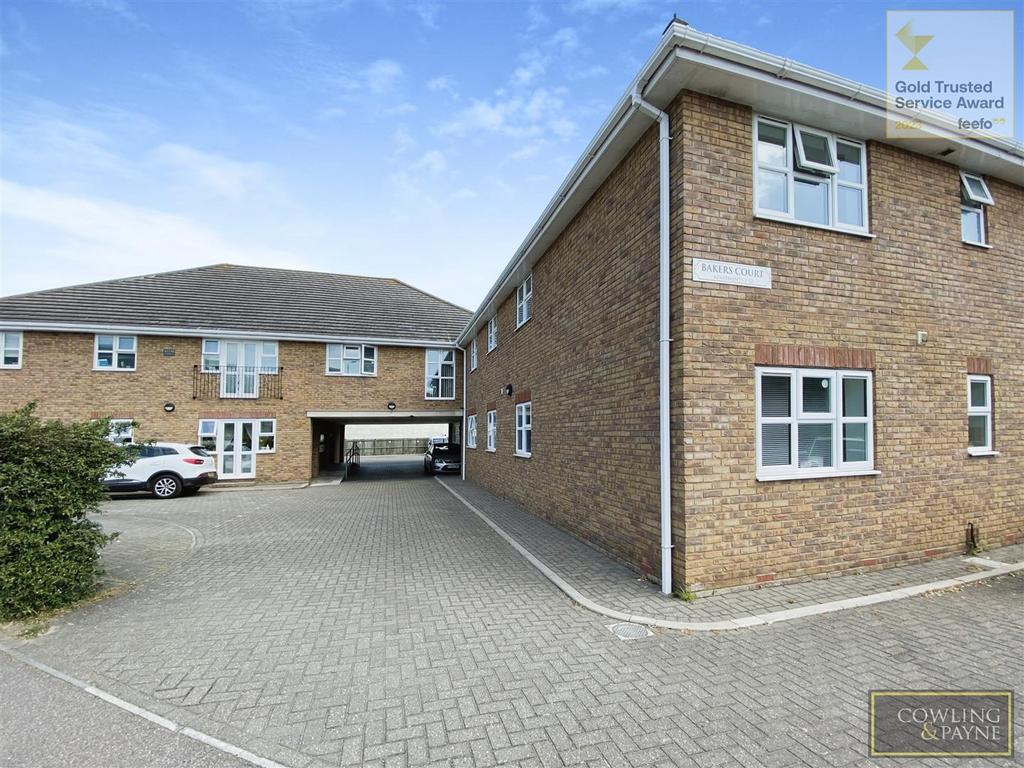 Hodgson Way, Wickford 2 bed apartment £225,000