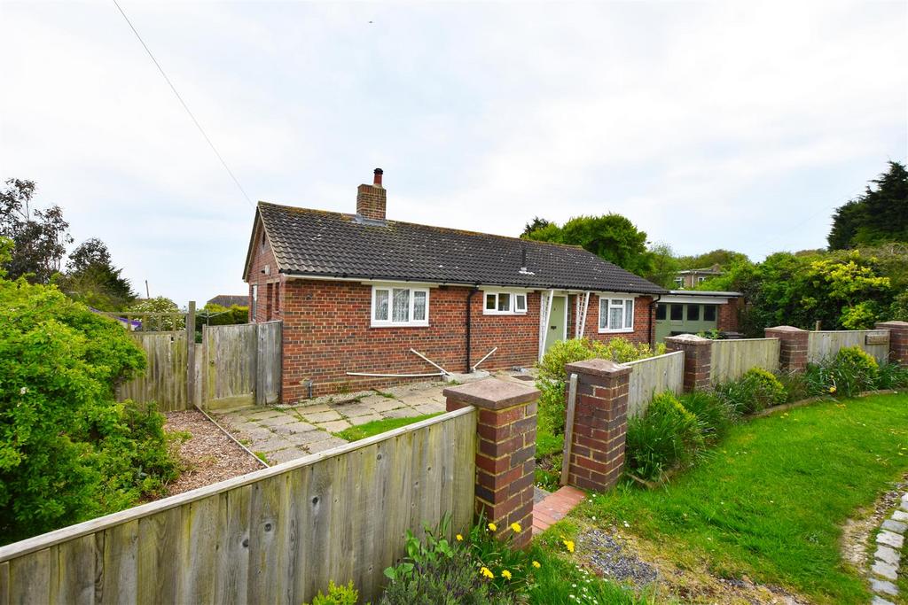 Fyrsway, Fairlight, Hastings 3 bed detached bungalow £1,300 pcm (£300 pw)