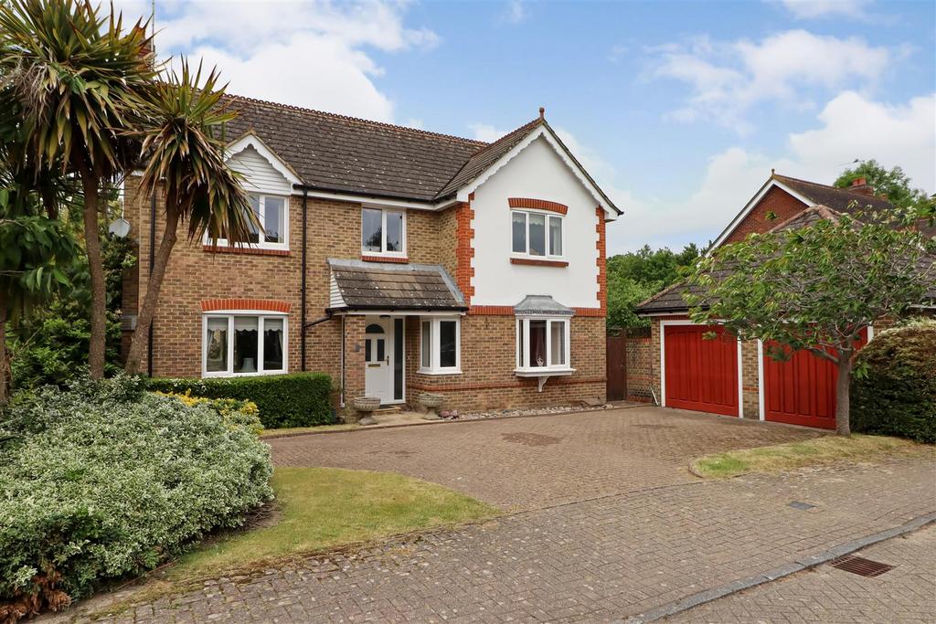 Petworth Drive, Horsham 4 bed detached house for sale £750,000