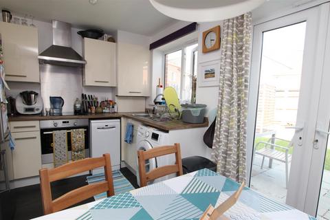 12 Cedar Close, Cranbrook, Exeter, EX5 7FX