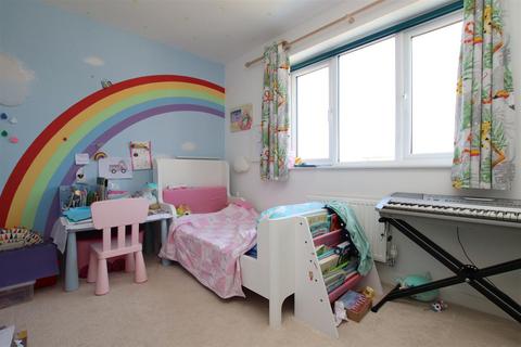12 Cedar Close, Cranbrook, Exeter, EX5 7FX