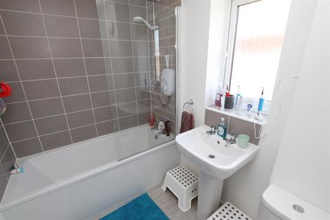 12 Cedar Close, Cranbrook, Exeter, EX5 7FX