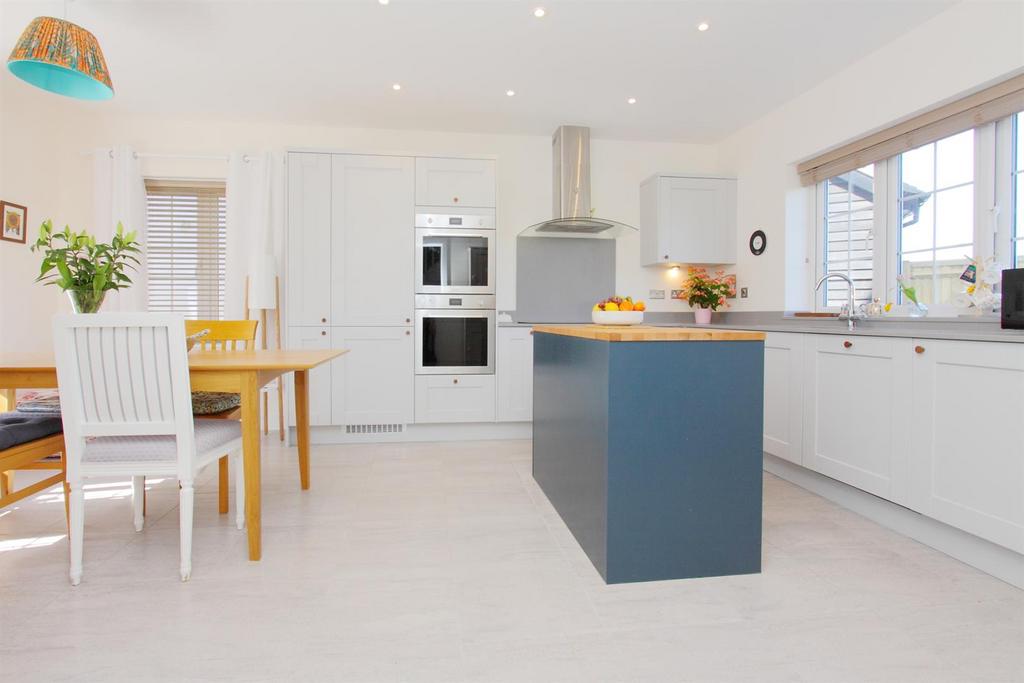 Highfield - Kitchen/Breakfast room.JPG