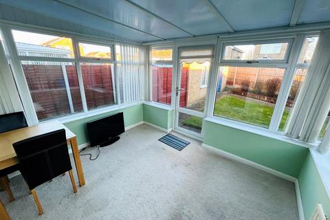 2 bedroom detached bungalow for sale, Montrose Court, Goole