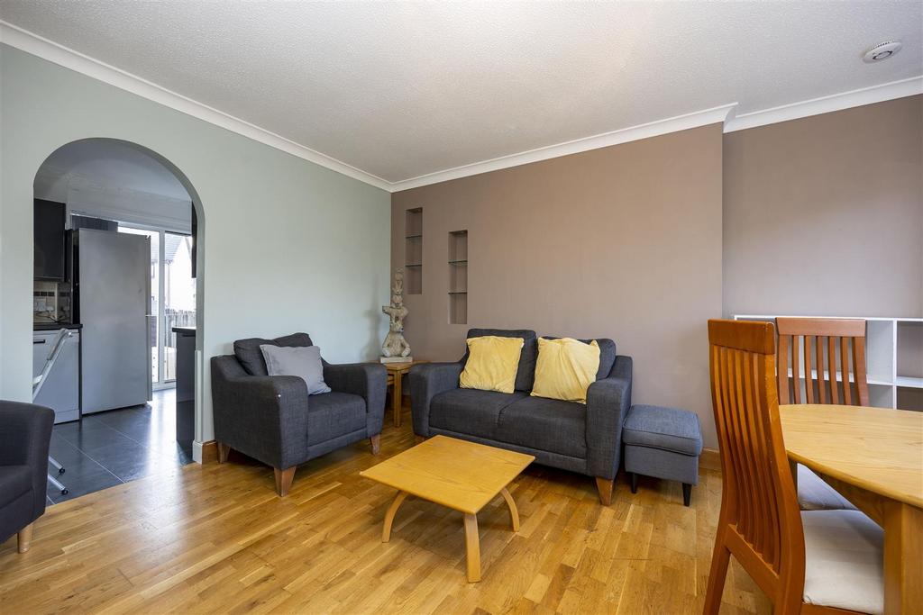 Broomfield Walk, Kirkintilloch, Glasgow 3 bed terraced house £140,000