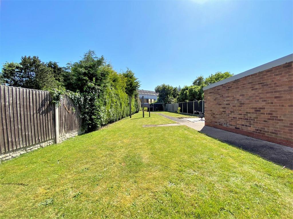 Strawberry Hall Lane, Newark 2 bed detached bungalow for sale £210,000