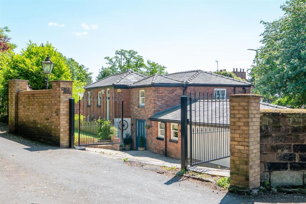 Richmond Road, Bowdon, Altrincham 4 bed detached house for sale £825,000