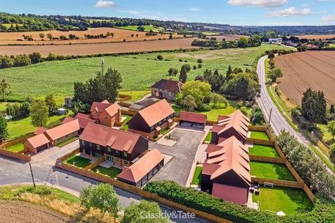 4 bedroom detached house for sale - Chiltern Hills Close, Aldbury, Tring