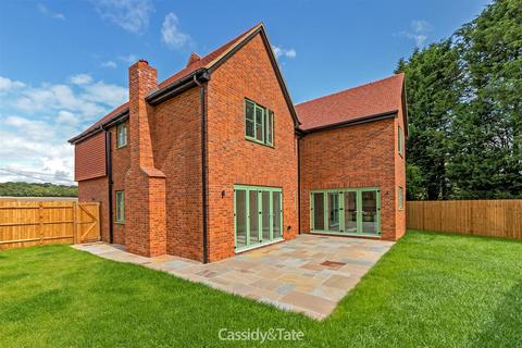 4 bedroom detached house for sale - Chiltern Hills Close, Aldbury, Tring