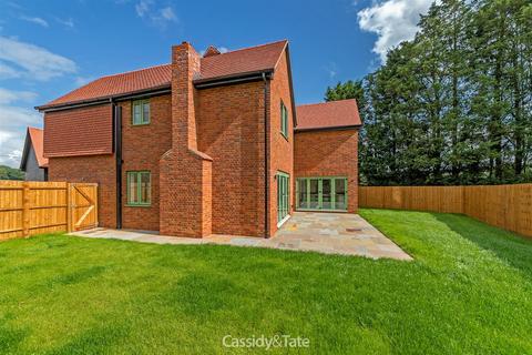 4 bedroom detached house for sale - Chiltern Hills Close, Aldbury, Tring