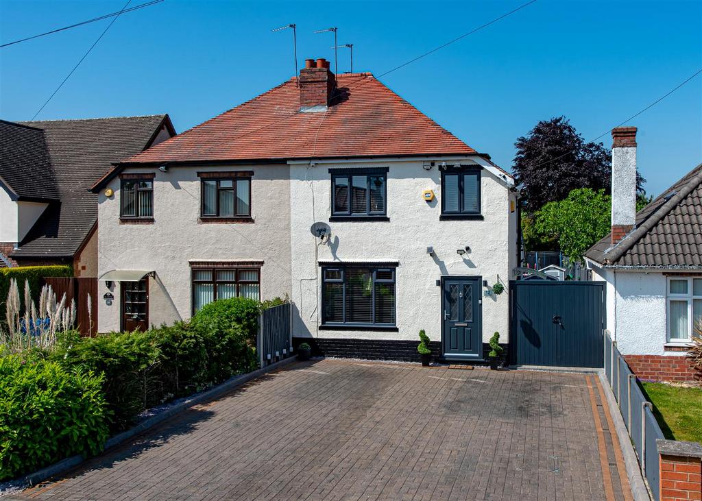 12 Mount Road, Wombourne, Wolverhampton 3 bed semidetached house £299,950