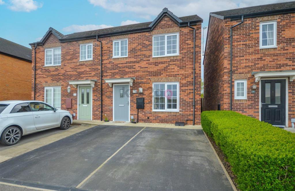 Buzzard Avenue, Mexborough, S64 3 bed semidetached house £190,000