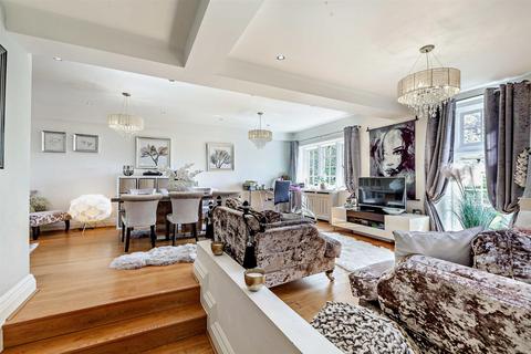 3 bedroom apartment for sale, The Galleries, Warley, Brentwood