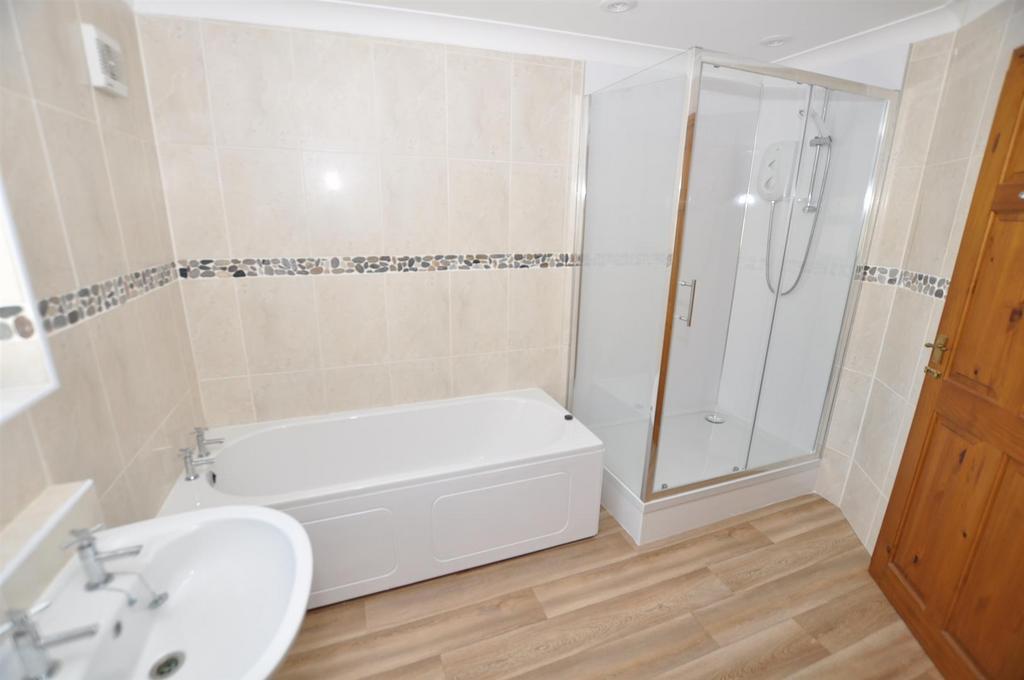 Bathroom/shower room/WC
