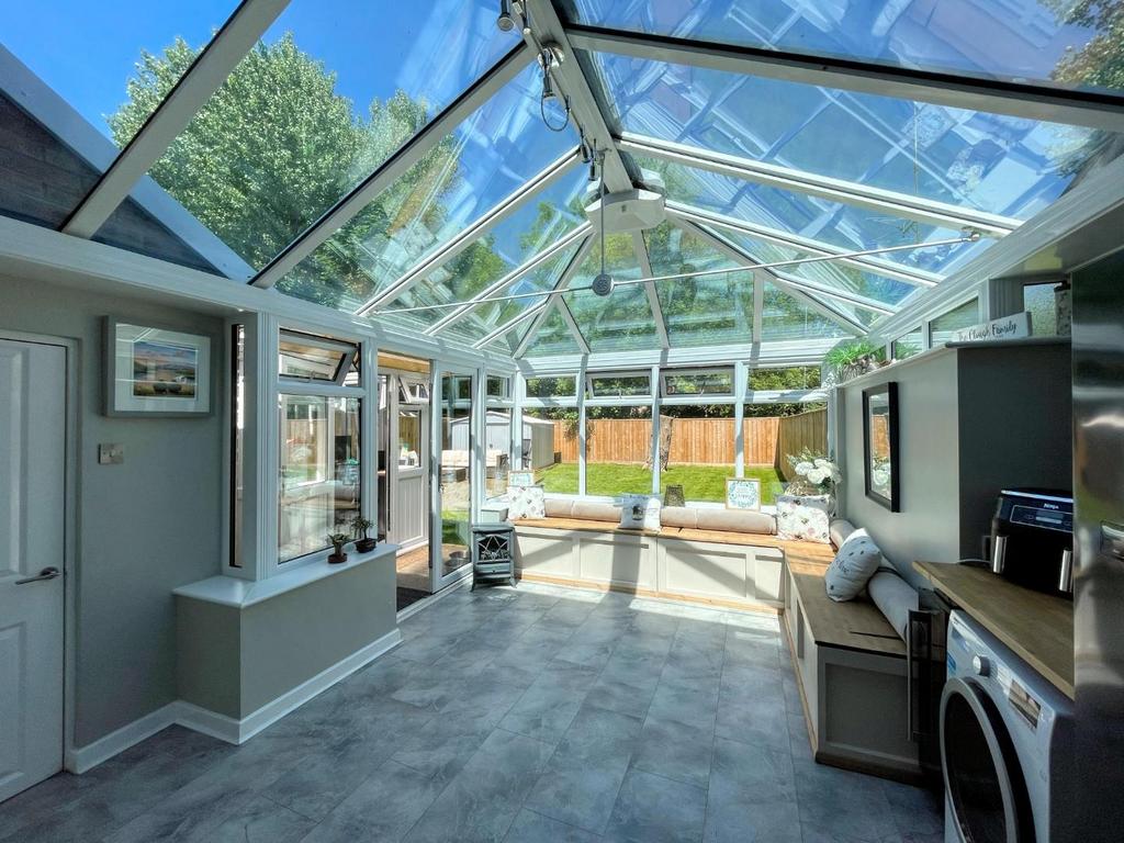 Dining/family room