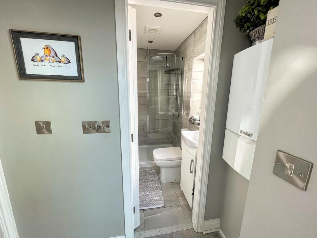 Ground floor shower room/w.c.