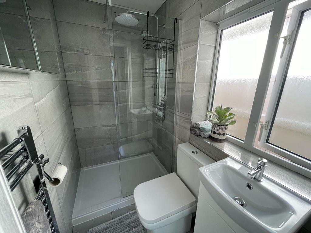 Ground floor shower room/w.c.