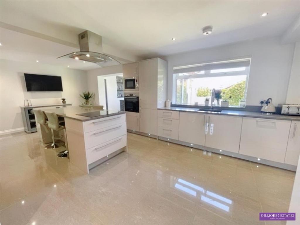 Dining kitchen