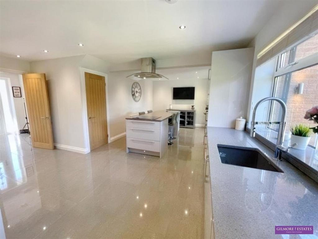 Dining kitchen