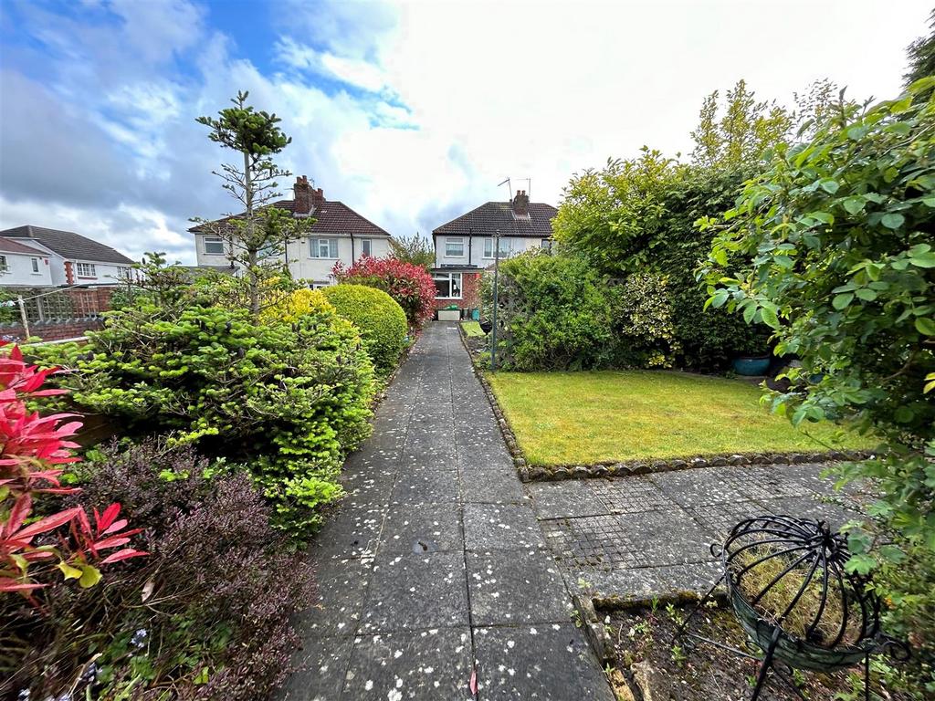 Throne Crescent, Rowley Regis 3 bed semidetached house for sale £210,000