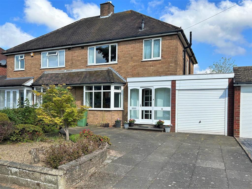 Manor Abbey Road, Halesowen 3 bed semidetached house for sale £375,000