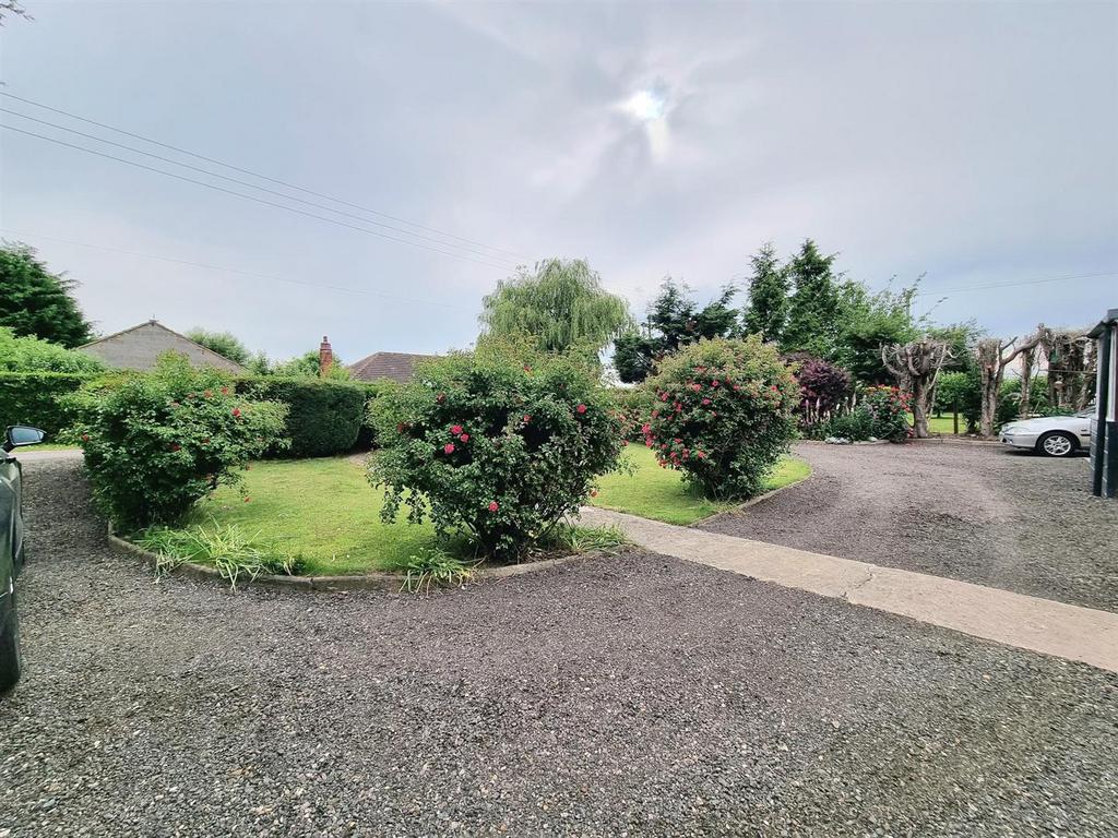 Broad Drove, Gosberton Clough, Spalding 2 bed detached bungalow for