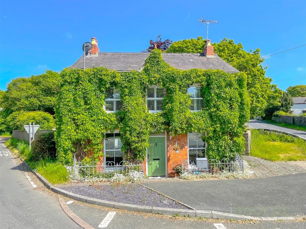 Cardigan 3 bed detached house for sale £359,950