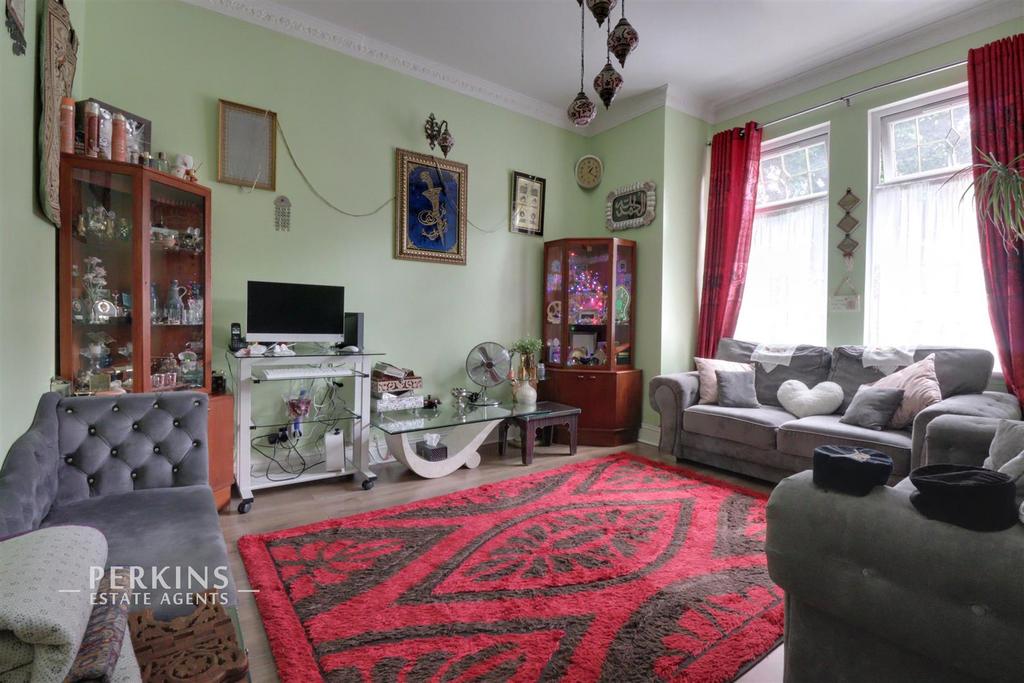 Southall, UB1 8 bed terraced house to rent £7,000 pcm (£1,615 pw)