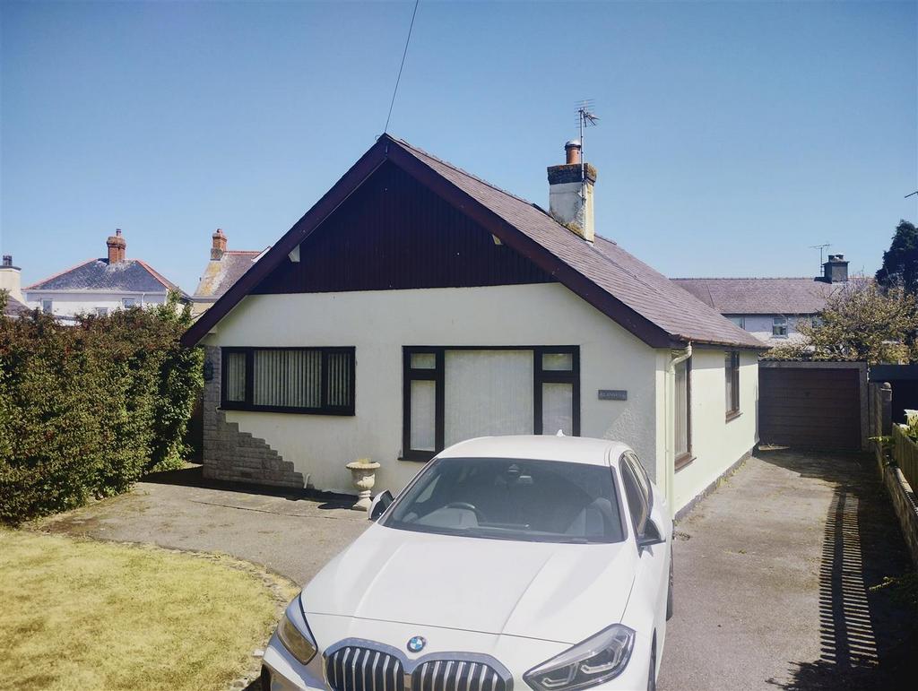 1 Maes Hyfryd, Moelfre 3 bed detached bungalow for sale £235,000