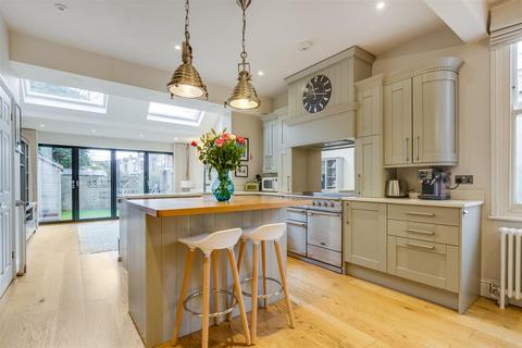 11 Acuba Road, London, SW18 4RA