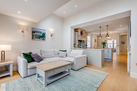 11 Acuba Road, London, SW18 4RA