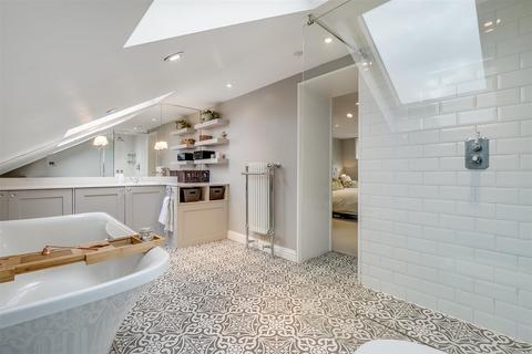 11 Acuba Road, London, SW18 4RA