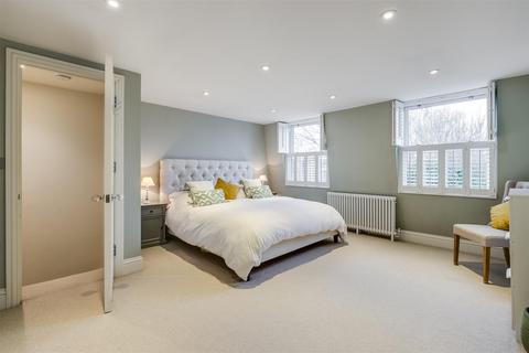 11 Acuba Road, London, SW18 4RA
